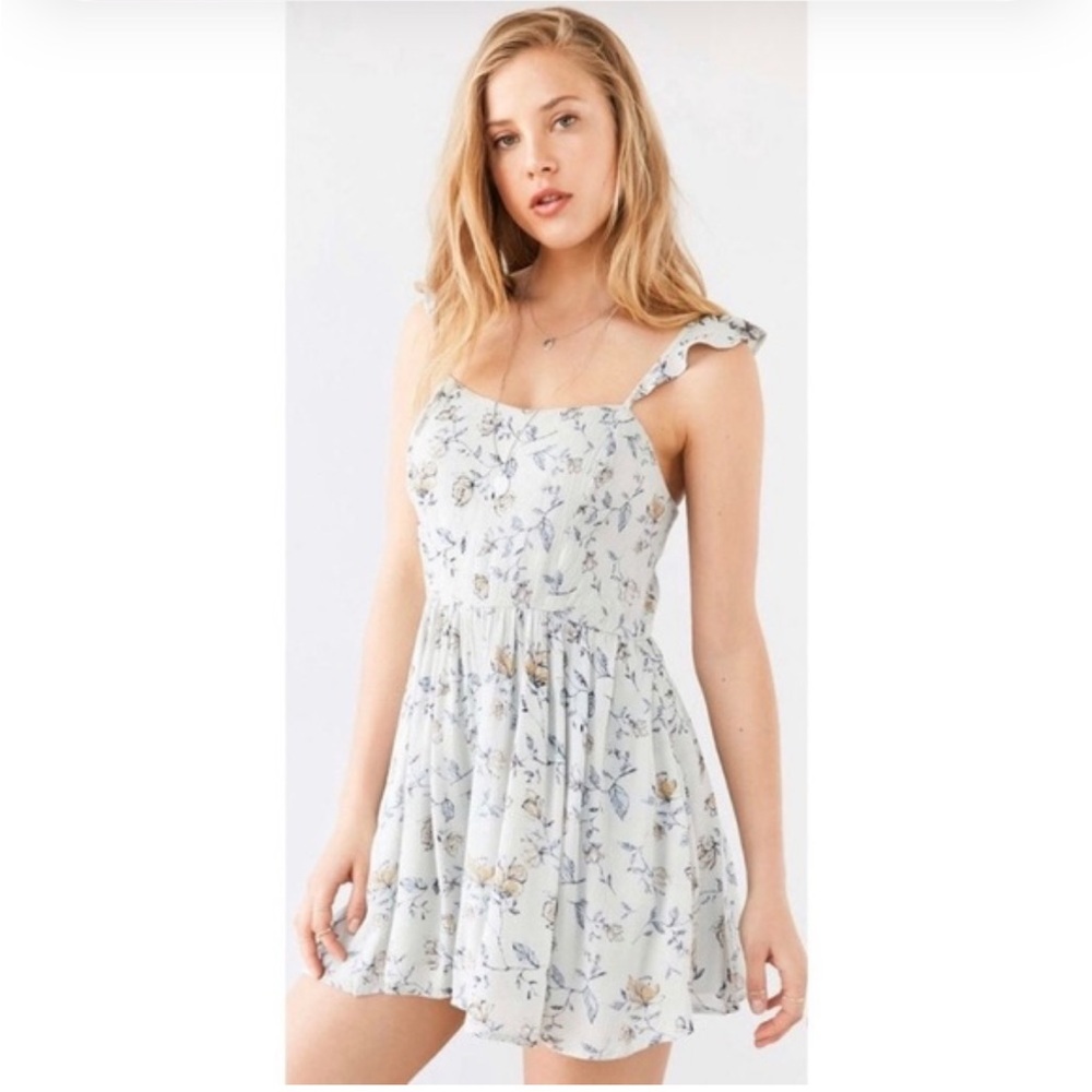 Kimchi blue petunia gauze flutter sleeve floral blue‎ romper size small